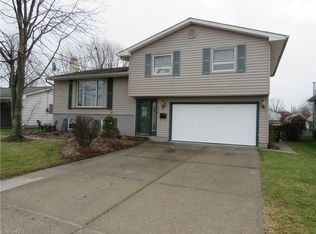 813 Sandalwood Dr, Elyria, OH