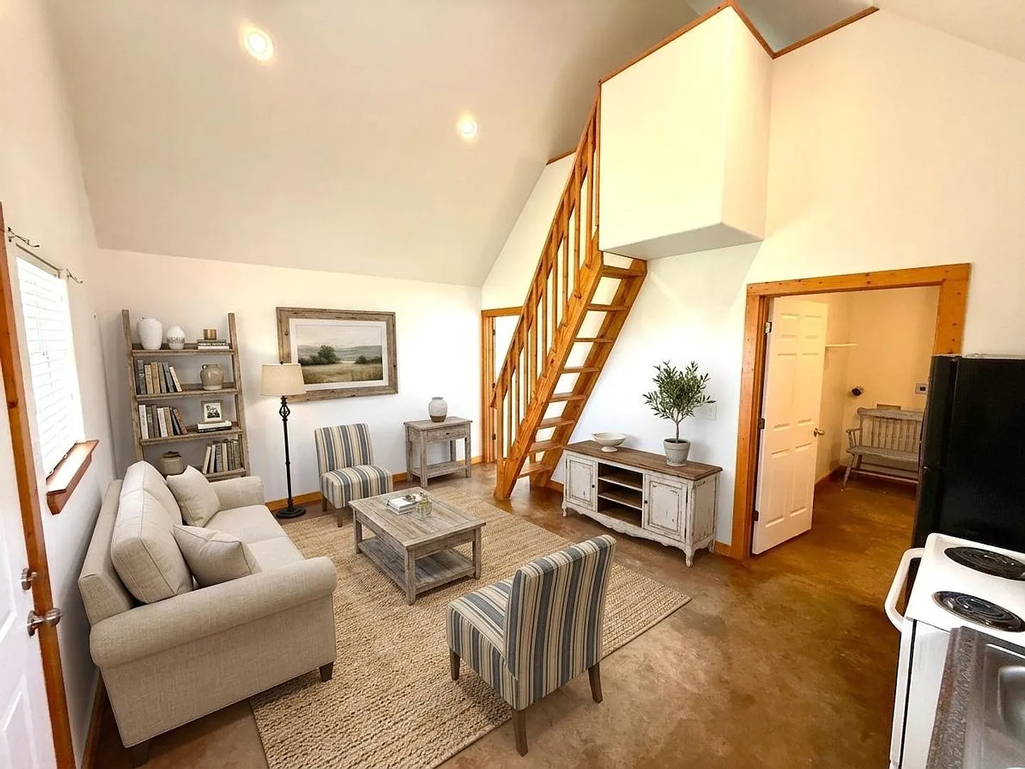 573 Texas 97 — Photo 2