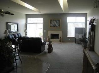 203 Springside Dr, Elgin, IL 60124