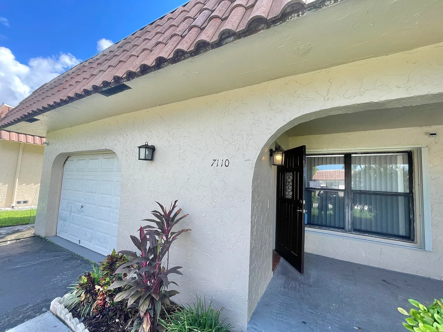 7110 — Photo 2