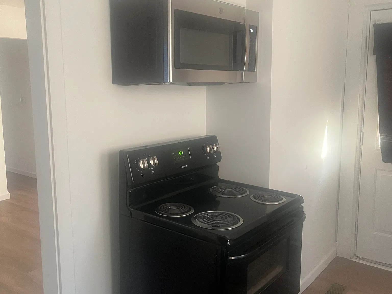 2 bed, 1000 sqft, $1,100 — Photo 4