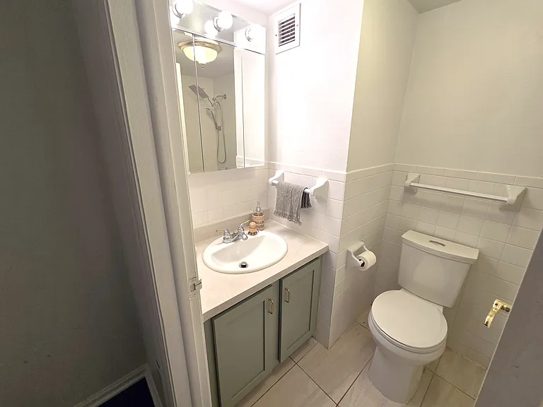 1020 15th St #21 — Photo 7