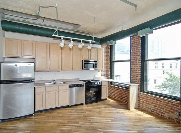 5th image of 1322 S Wabash Ave #304