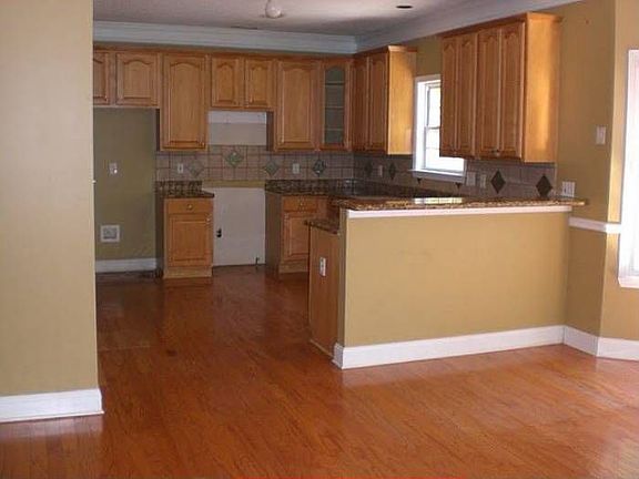 3rd image of 659 Autumn Leaf Cir