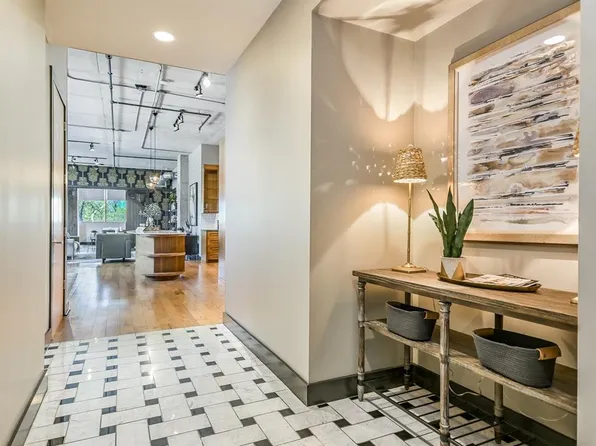 800 W 5th St APT 302, Austin, TX 78703