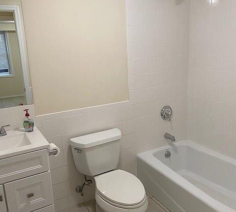4th image of 51 Davis Ave APT 3A