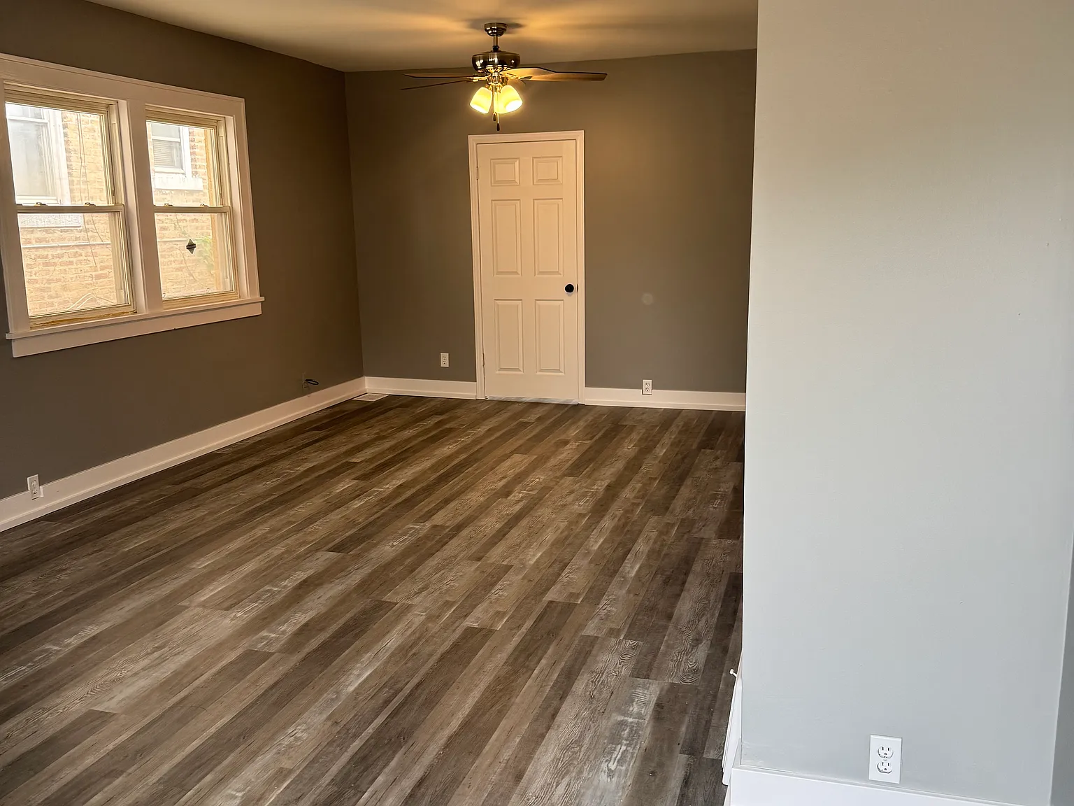 2 bed, 851 sqft, $1,300 — Photo 3