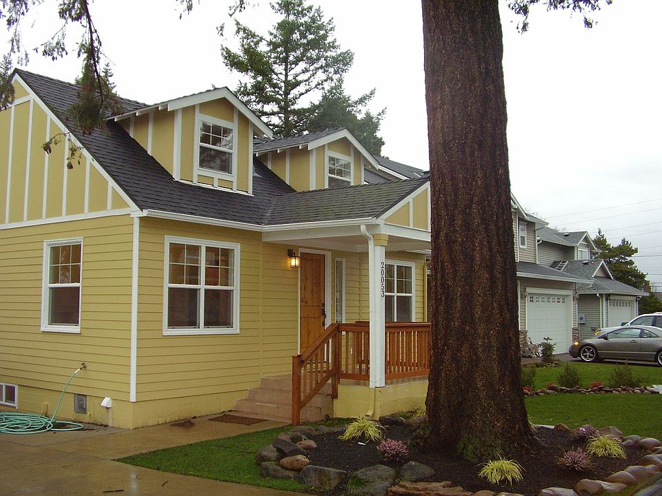 100% Remodeled 1947 Craftsman 2000 Sq Feet 3 Bd, Den, 3 Full BA