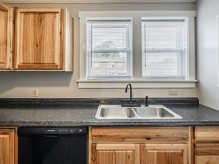 Atlantic Townhouse Apartments — Photo 2