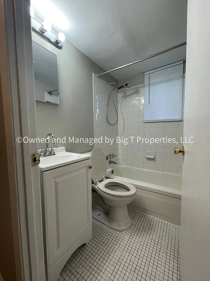 2bd/2ba condo in Country Club Green Community in Leesburg, VA. — Photo 4