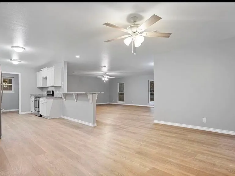 1347 E Palm Dr — Photo 6