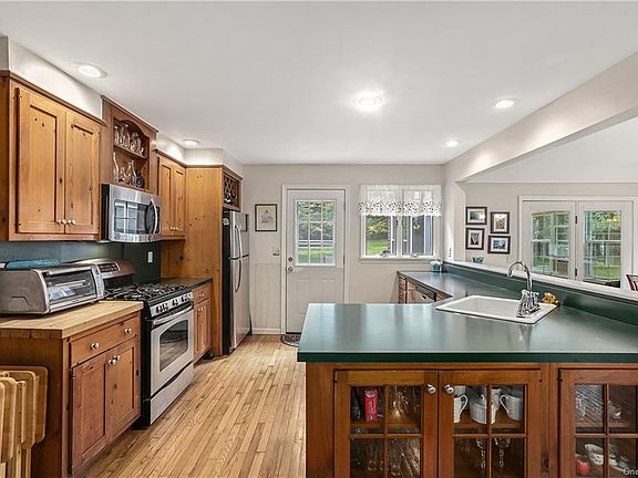 5th image of 310 Nichols St