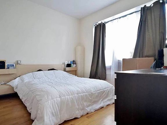 3rd image of 162 Orchard St #3