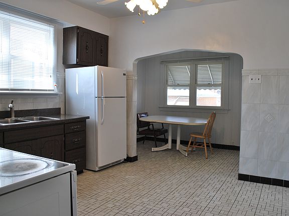 5th image of 5004 S Laramie Ave