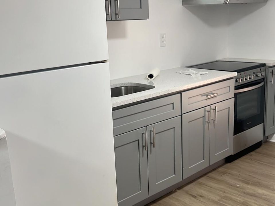 1st image of 2983 Young Ave #1