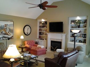 10380 Saint Andrews Ct, Newburgh, IN 47630