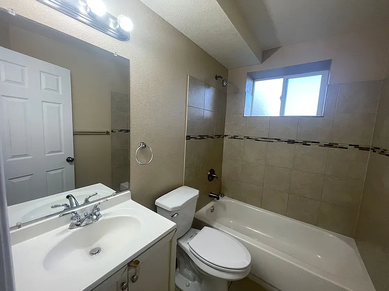 2BD Garden-Level Home | Off-Street Parking — Photo 25
