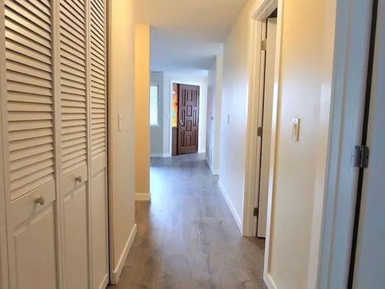 Royal View Apartments — Photo 13