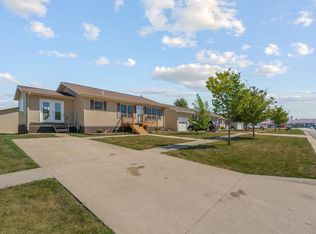 808 4th St, Parkersburg, IA 50665
