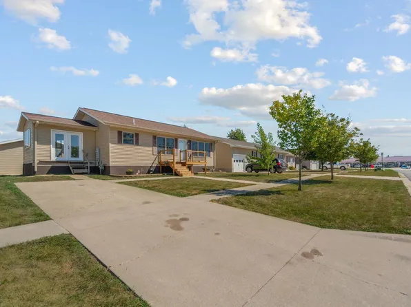 808 4th St, Parkersburg, IA 50665