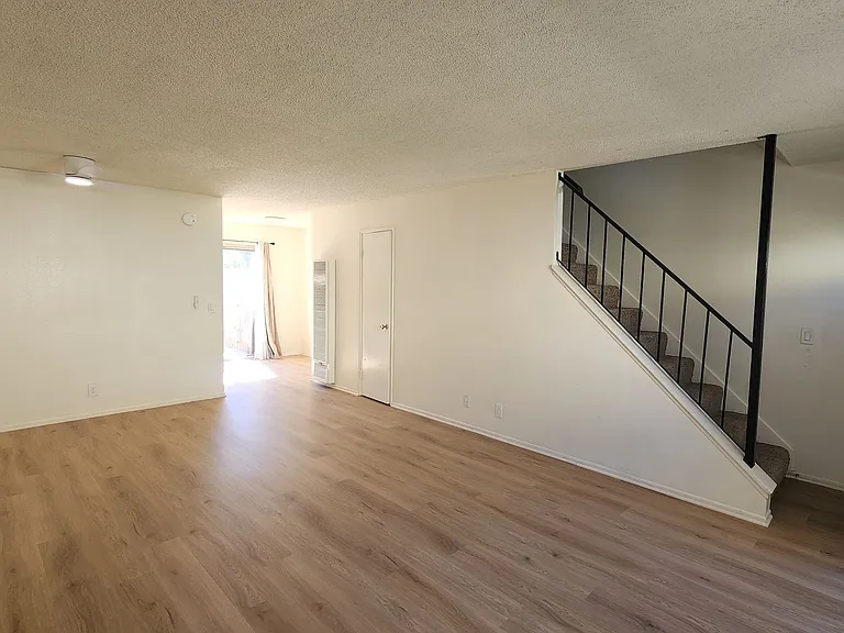 147 Sespe Ave #A-D — Photo 2