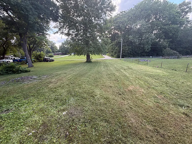 250 S Sherman Dr — Photo 24