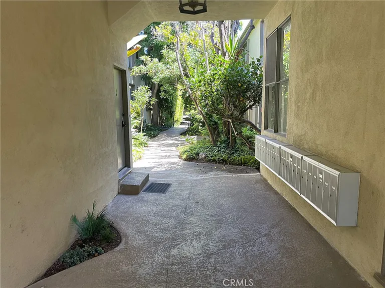 630 San Vicente Blvd #E — Photo 23