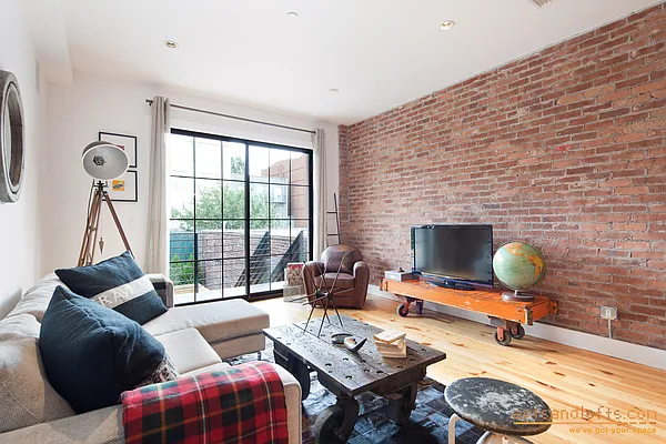 Sold by aptsandlofts.com | media 38