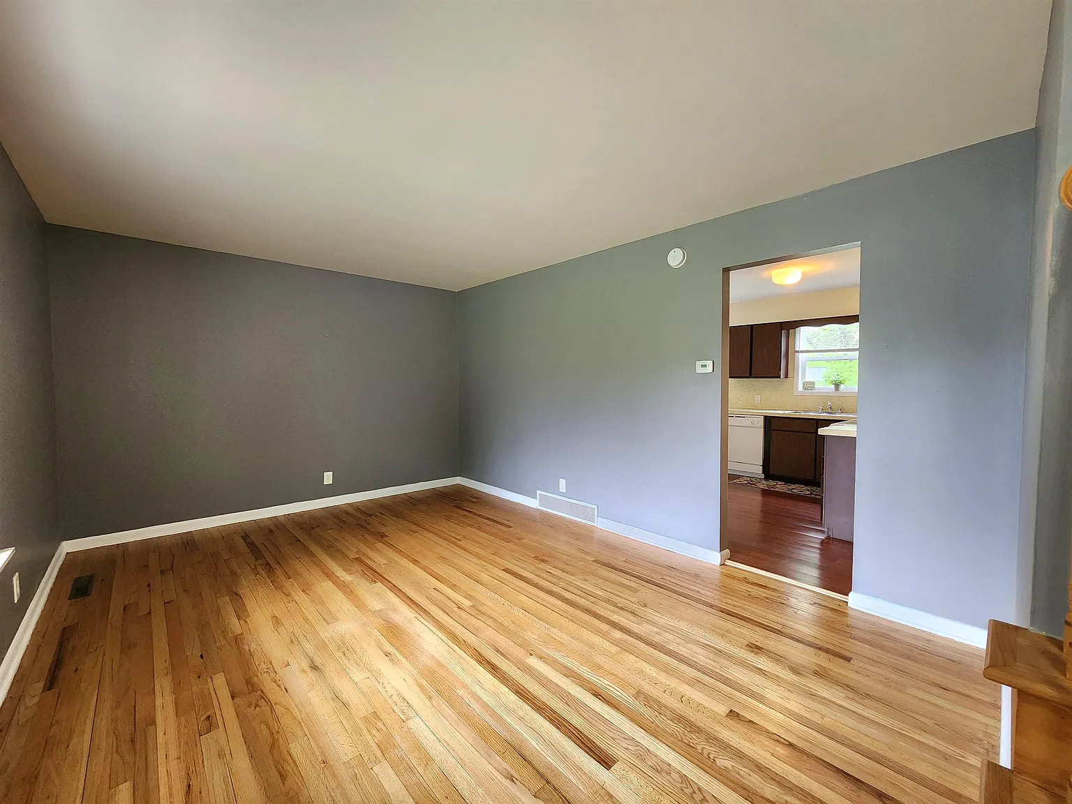 2 bed, 1.5 bath, 1000 sqft, $1,325 — Photo 2