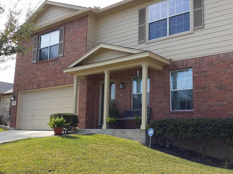 1st image of 923 Magnolia Crst