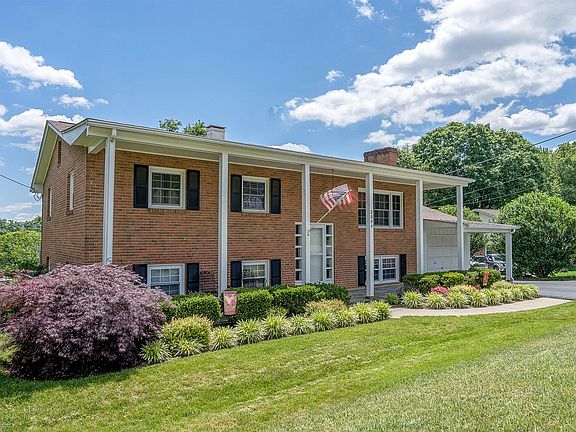 3rd image of 3044 Stoneybrook Dr