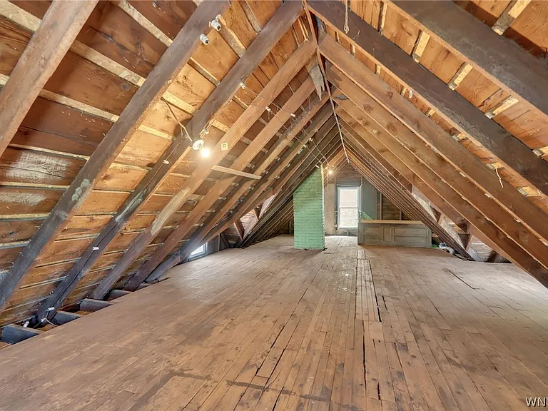 1097 Tonawanda St — Photo 33