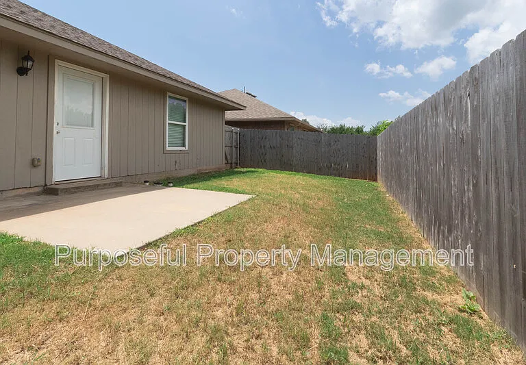 617 SW 36th St — Photo 23
