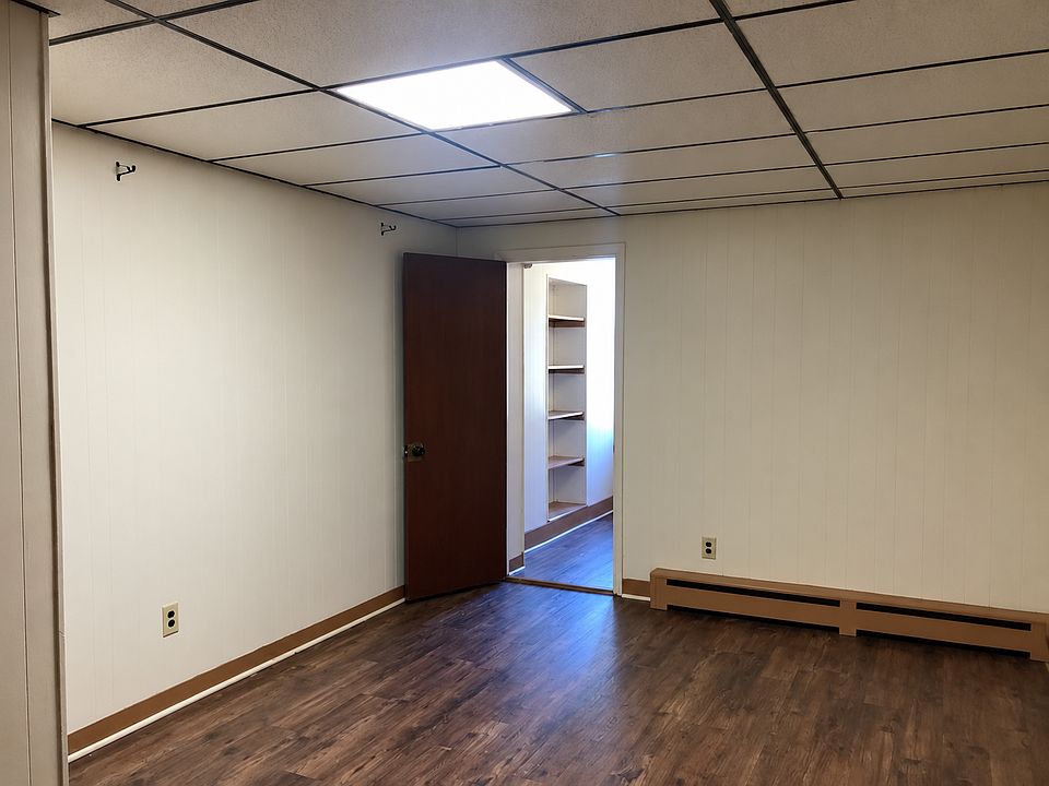 1st image of 401 E 9th St APT 1