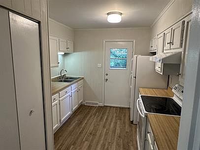 2nd image of 221 Byrum St Unit 1