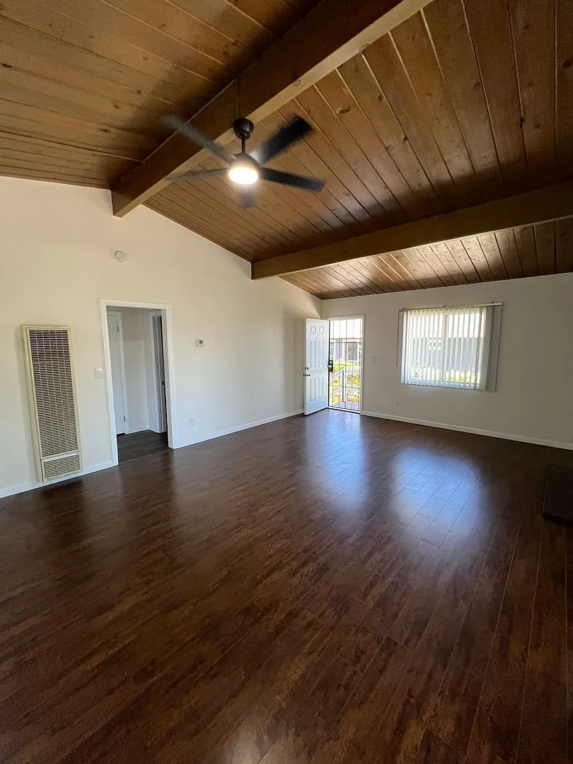 2 Bedroom Home for Rent in Lemon Grove With Bonus Room — Photo 3
