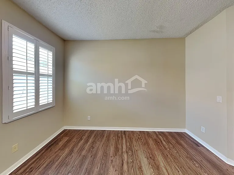 2750 Eagle Glen Cir — Photo 11
