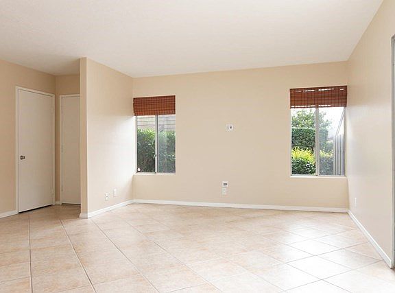 1620 Parrot Ct-002-012-Living Room-MLS_S