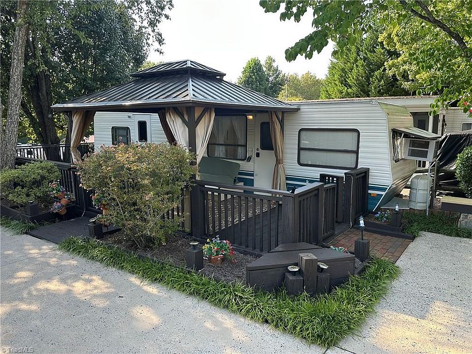 1st image of 142 Cardinal Dr