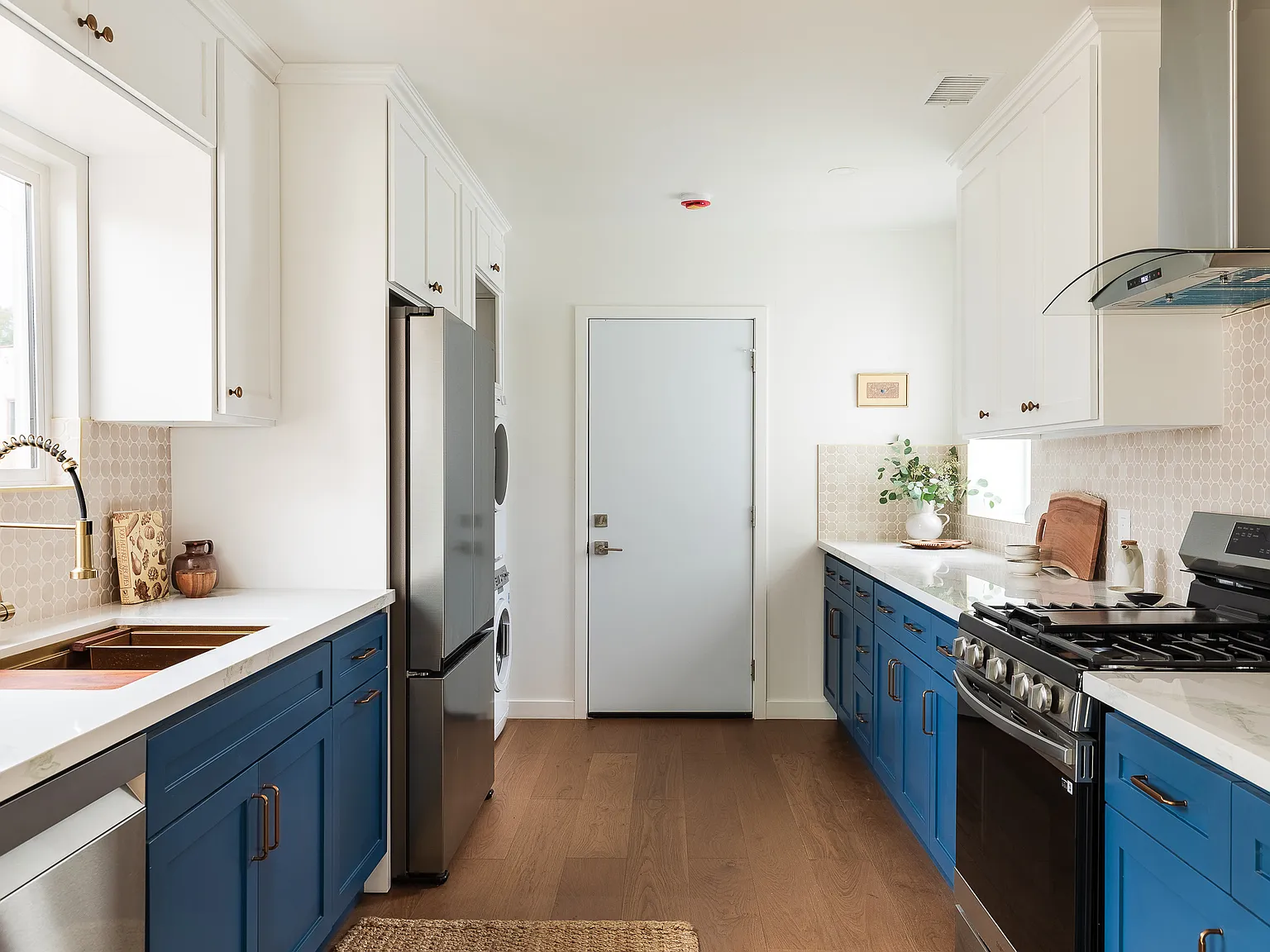 3 bed, 1144 sqft, $6,500 — Photo 1