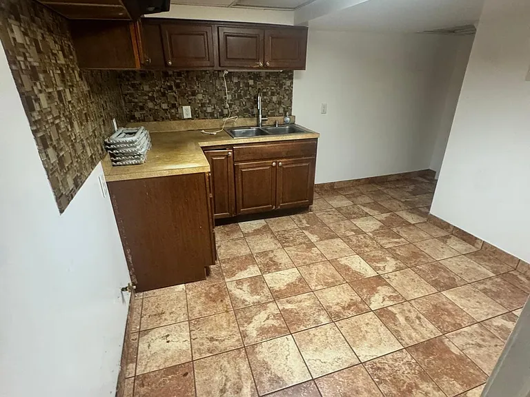 10922 Chicago Rd — Photo 21