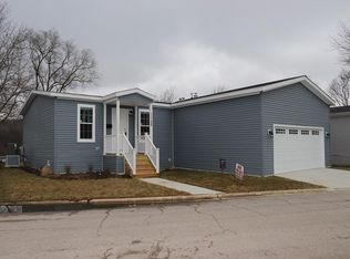 1149 Country Club Rd, Elgin, IL 60123