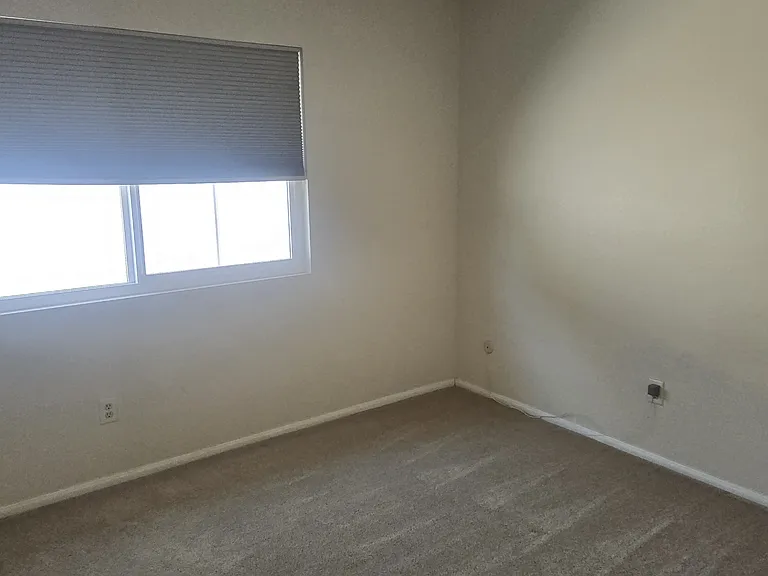2150 Catalpa Ct — Photo 2