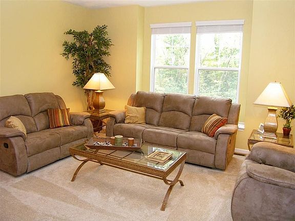 3rd image of 916 Tuscany Dr