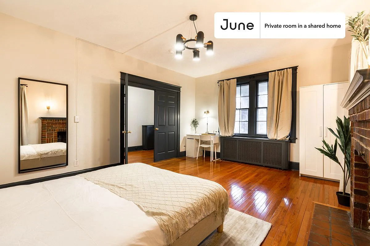 Queen bedroom in 5 bed/2 bath home in Cleveland Park #333 A — Photo 3