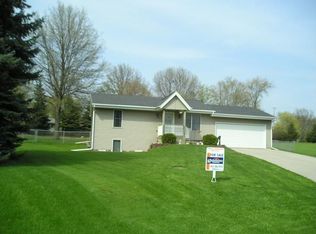 5942 Whitecliff Rd, Rockford, IL 61109