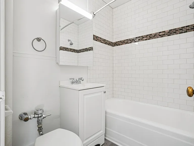 1000 N Sherman St — Photo 13