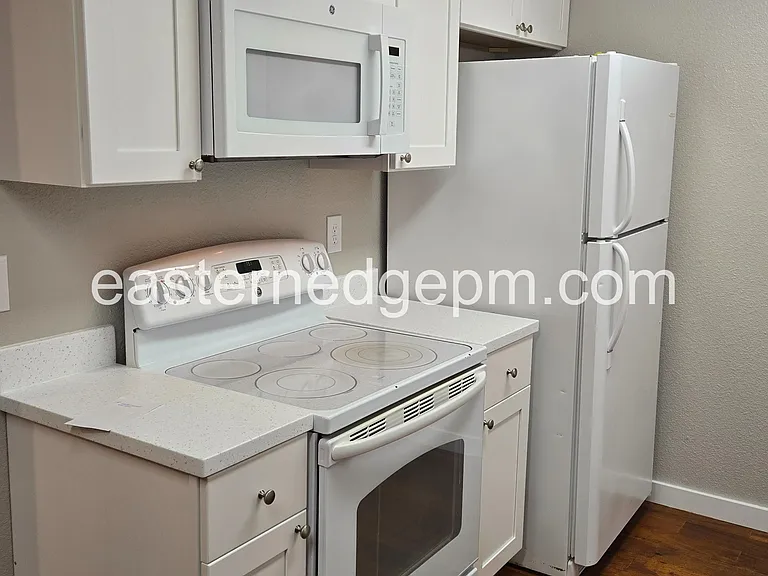 630 SW 24th St #5 — Photo 2