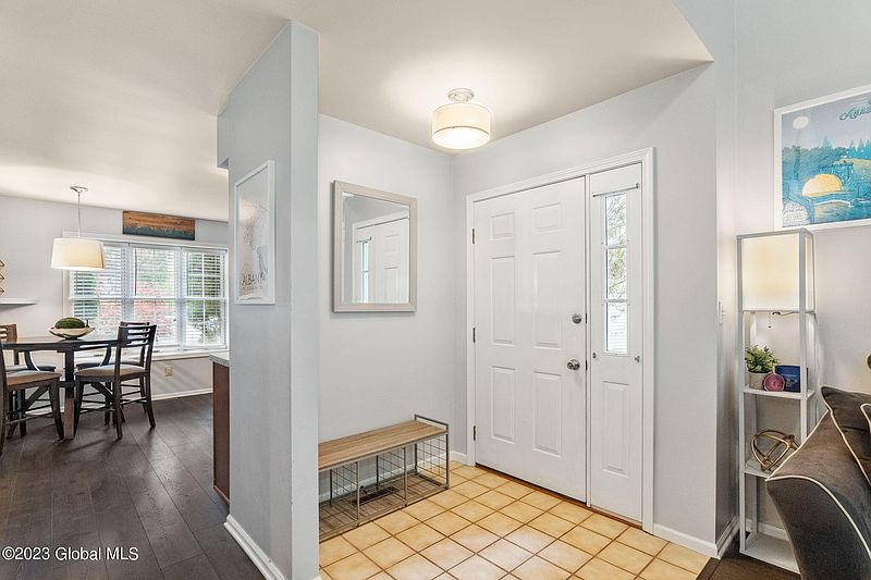 5th image of 14 Deerwood Court