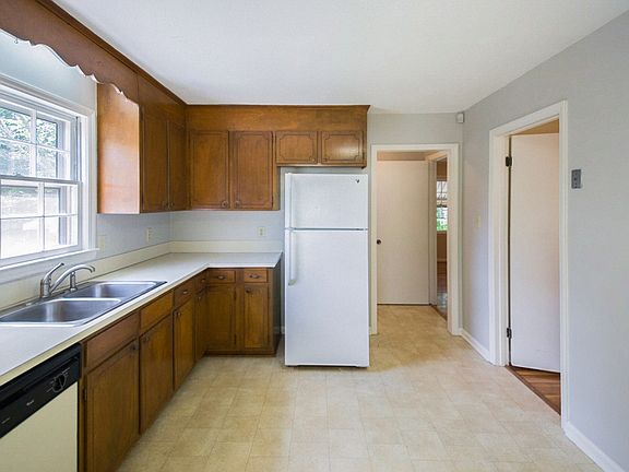 2nd image of 1125 Huntsmoor Dr